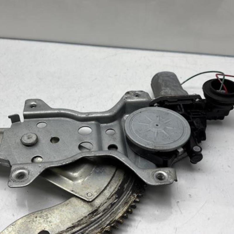 Leve vitre electrique avant gauche SUZUKI SWIFT 3 Photo n°2