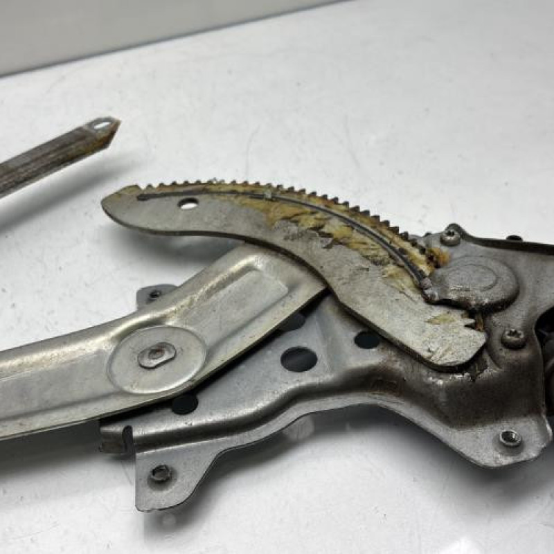 Leve vitre electrique avant gauche SUZUKI SWIFT 3 Photo n°7