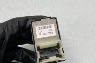 Interrupteur de leve vitre avant droit RENAULT KOLEOS 1