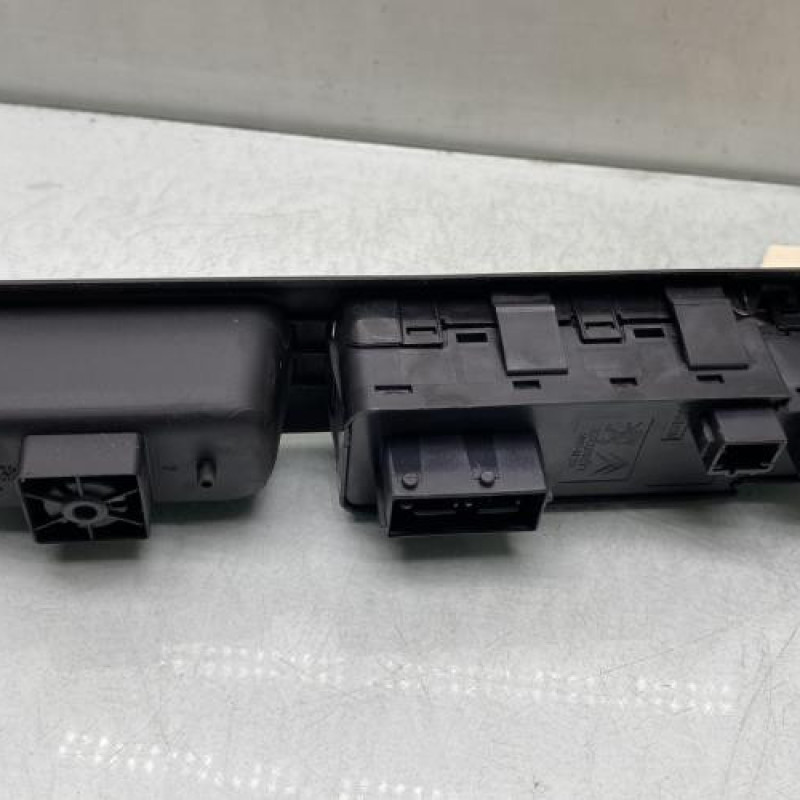 Interrupteur de leve vitre avant gauche PEUGEOT 3008 1 Photo n°2