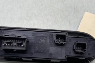 Interrupteur de leve vitre avant gauche PEUGEOT 3008 1