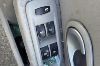 Optique avant principal gauche (feux)(phare) RENAULT CLIO 3