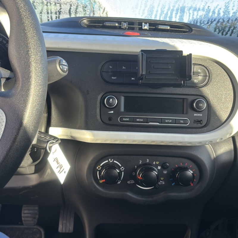 RENAULT TWINGO 3 PHASE 1 1.0i - 12V SCE 65 Photo n°18