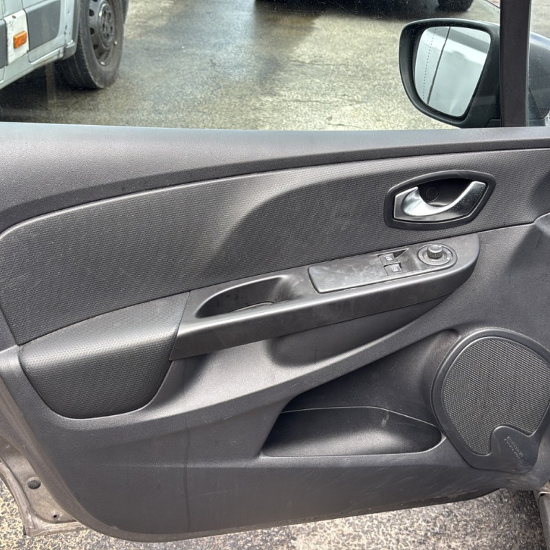 RENAULT CLIO 4 PHASE 1 1.5 DCI - 8V TURBO Photo n°9