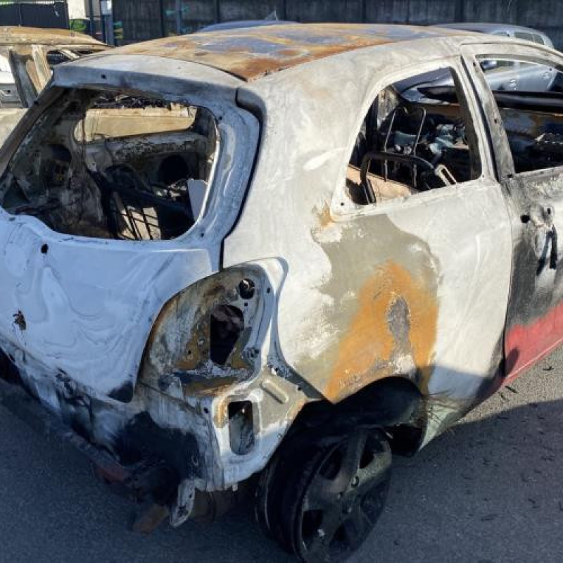 Anti brouillard gauche (feux) TOYOTA YARIS 2 Photo n°8