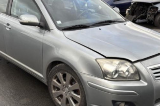 Attache ceinture arriere droit TOYOTA AVENSIS 2