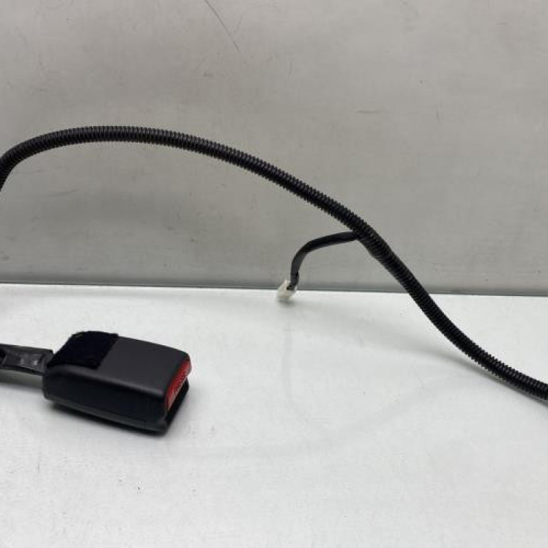 Attache ceinture avant droit TOYOTA AVENSIS 2 Photo n°1