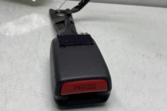 Attache ceinture avant droit TOYOTA AVENSIS 2