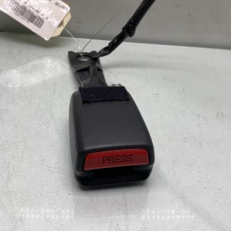 Attache ceinture avant droit TOYOTA AVENSIS 2 Photo n°2