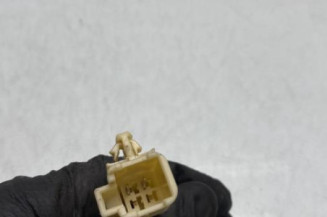 Attache ceinture avant droit TOYOTA AVENSIS 2