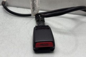 Attache ceinture avant gauche TOYOTA AVENSIS 2