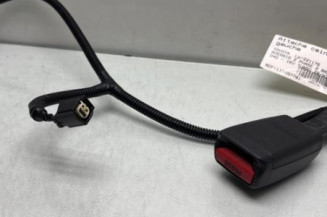 Attache ceinture avant gauche TOYOTA AVENSIS 2