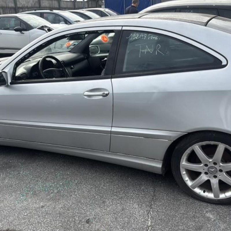 Aile avant gauche MERCEDES CLASSE C 203 COUPE SPORT Photo n°16