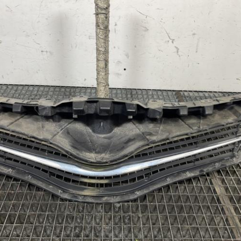 Calandre TOYOTA YARIS 3 Photo n°1