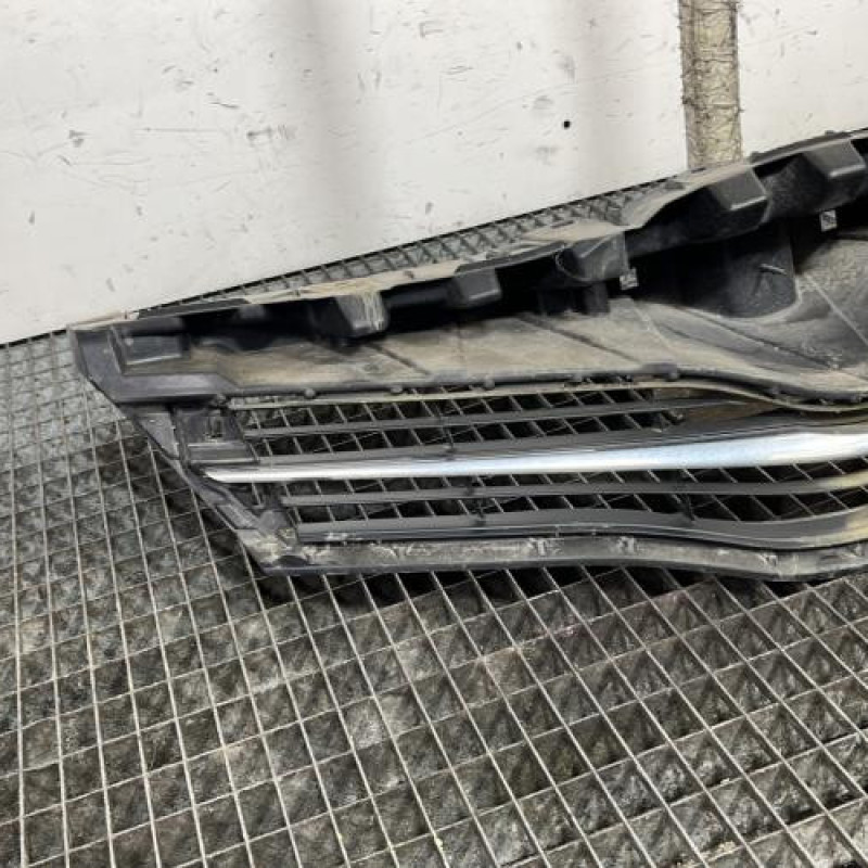 Calandre TOYOTA YARIS 3 Photo n°2