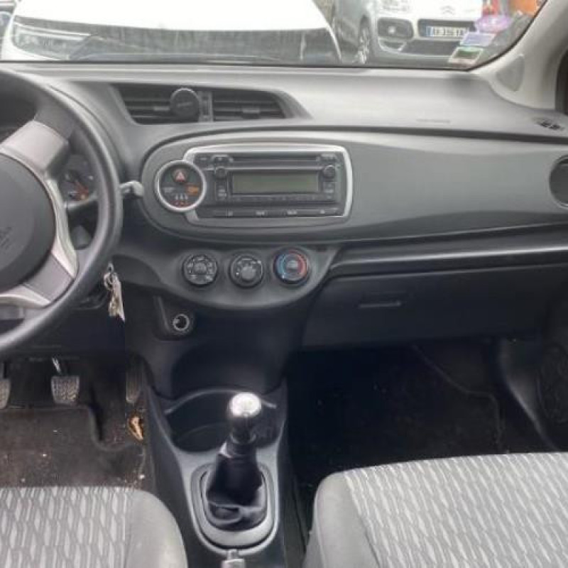 Calandre TOYOTA YARIS 3 Photo n°10