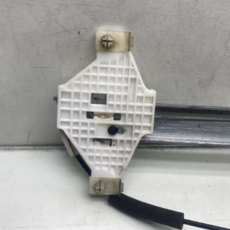 Leve vitre electrique avant gauche HYUNDAI TERRACAN Photo n°2