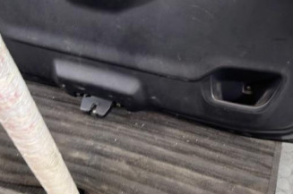 Malle/Hayon arriere PEUGEOT 208 1