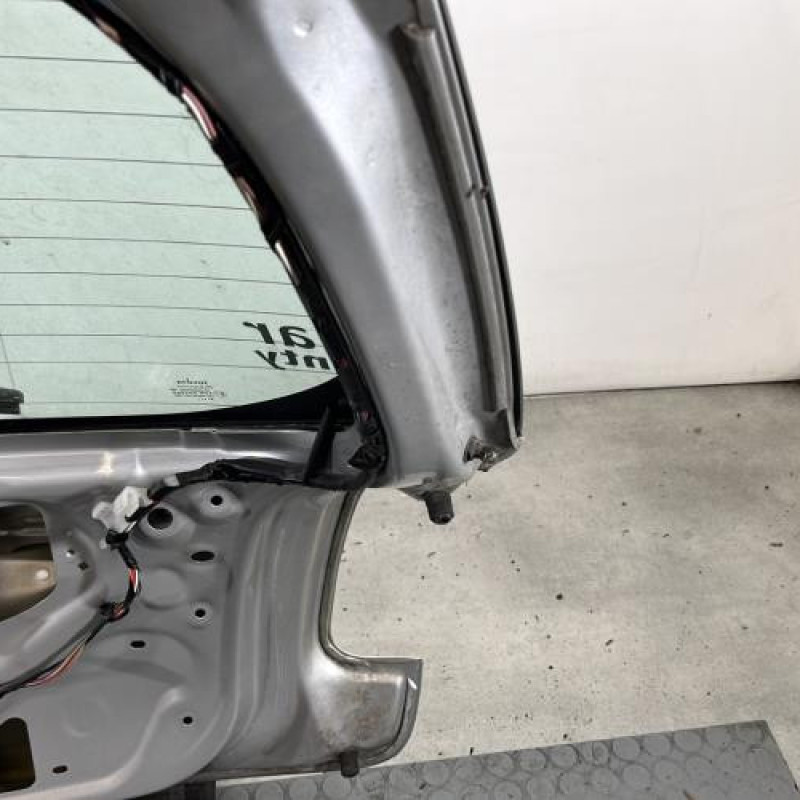 Malle/Hayon arriere TOYOTA AURIS 1 Photo n°9