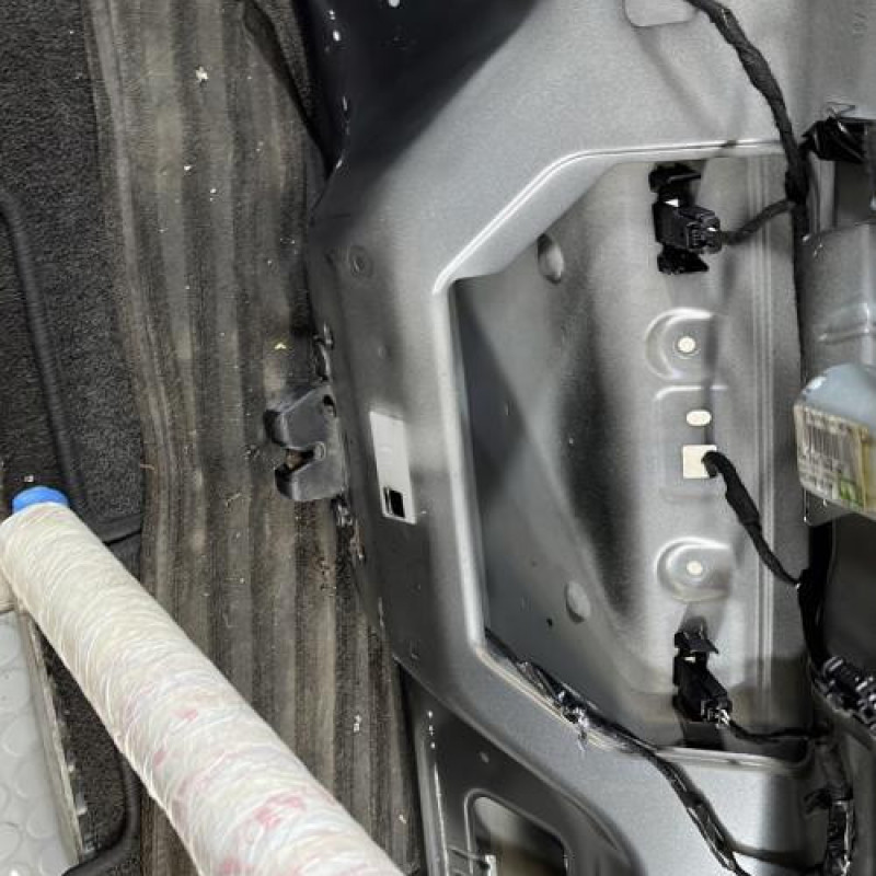 Malle/Hayon arriere PEUGEOT 207 Photo n°8