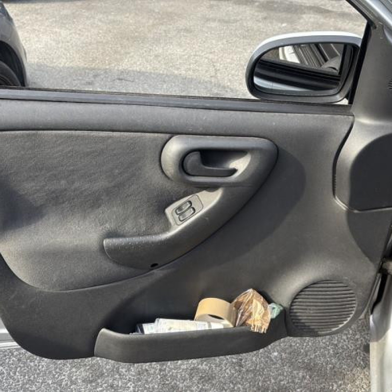 Malle/Hayon arriere OPEL CORSA C Photo n°20