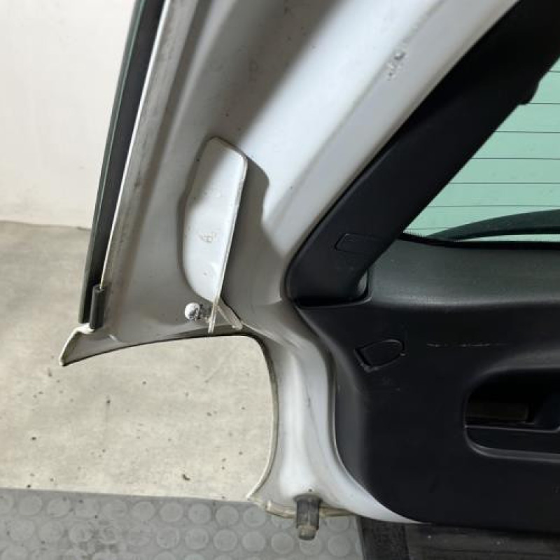 Malle/Hayon arriere CITROEN DS3 Photo n°8