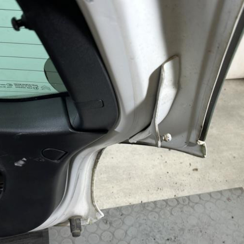 Malle/Hayon arriere CITROEN DS3 Photo n°9