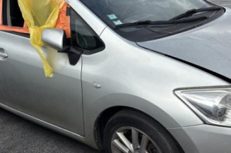 Pare choc avant TOYOTA AURIS 1