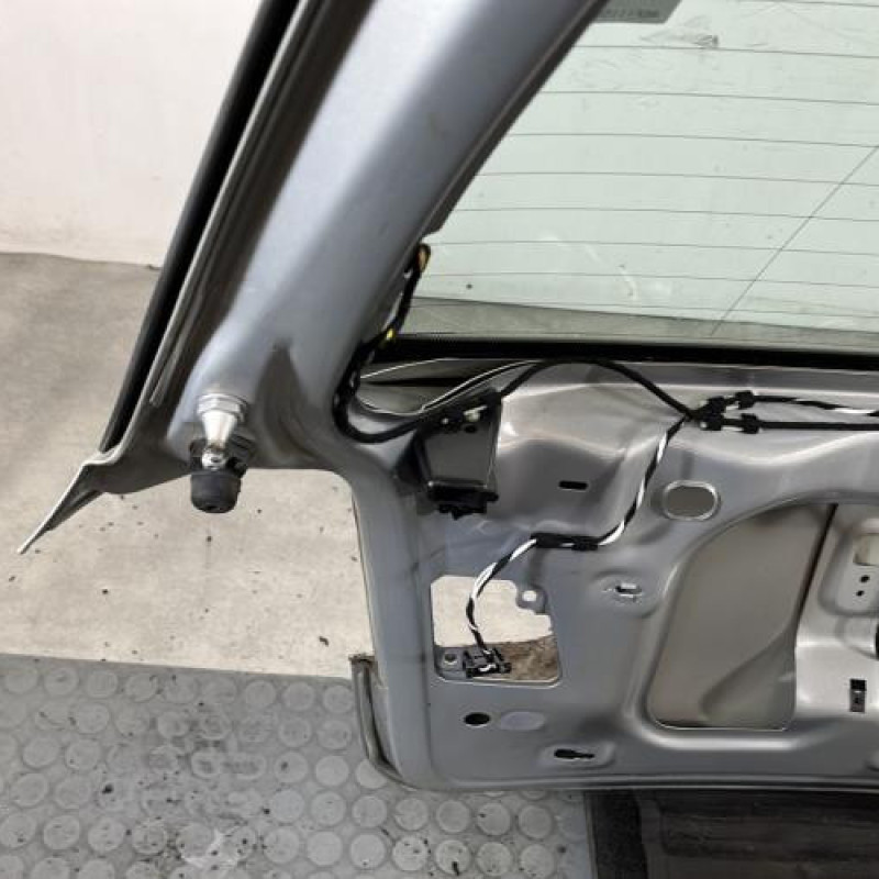 Malle/Hayon arriere VOLKSWAGEN GOLF 6 Photo n°8