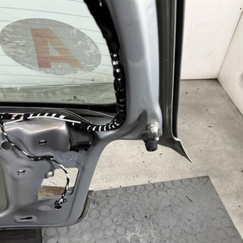 Malle/Hayon arriere VOLKSWAGEN GOLF 6 Photo n°9