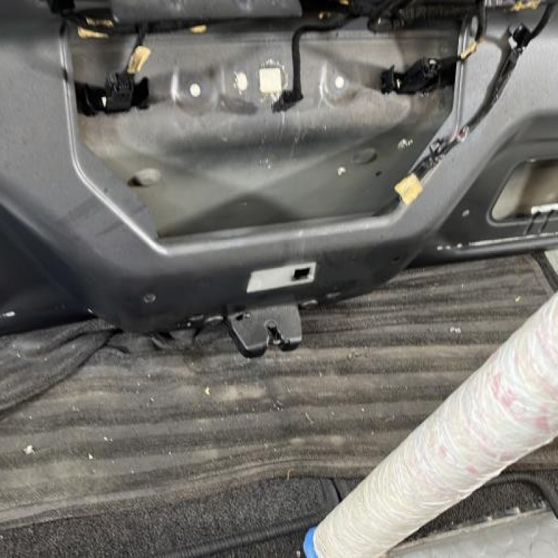 Malle/Hayon arriere PEUGEOT 207 Photo n°8