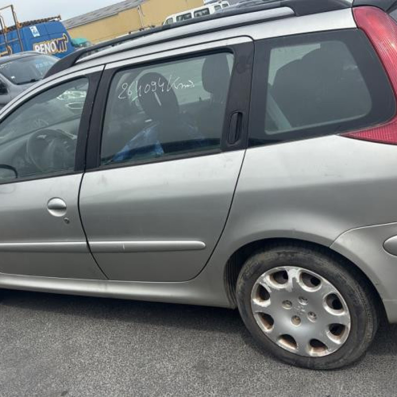 Verin de coffre PEUGEOT 206 Photo n°10