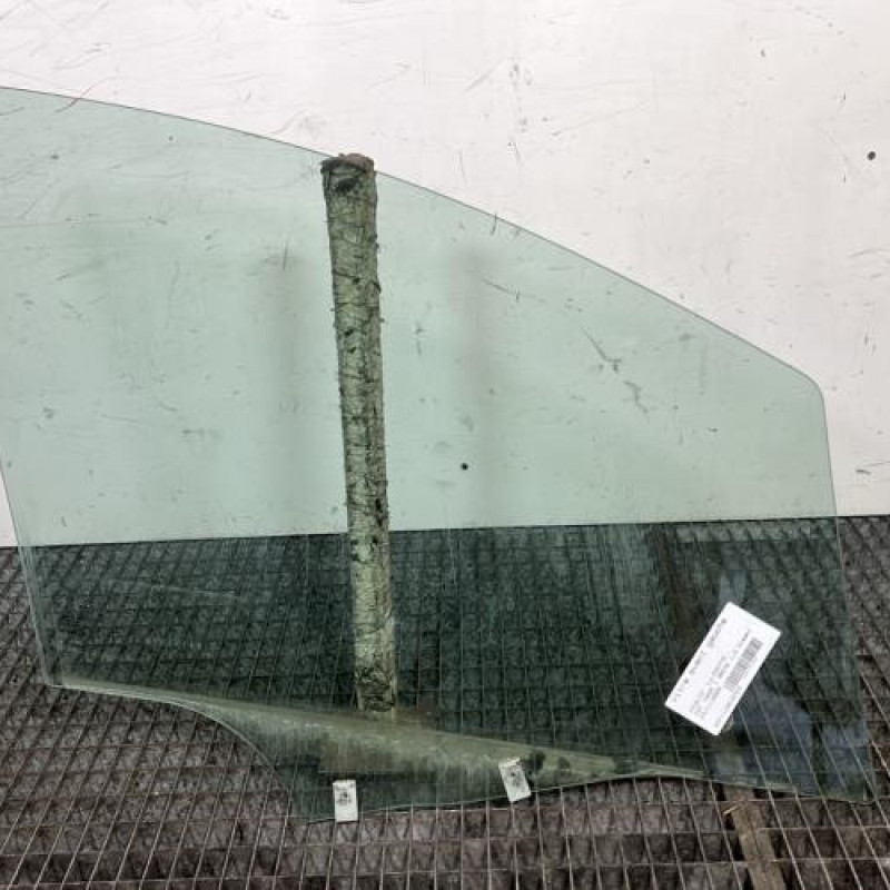 Vitre avant gauche PEUGEOT 207 Photo n°4