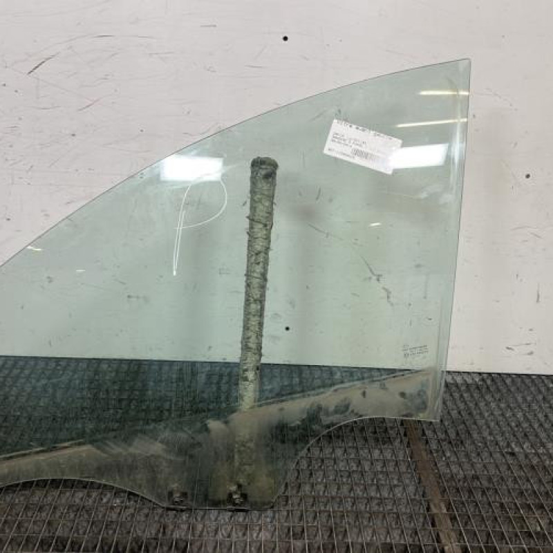 Vitre avant gauche DACIA SANDERO 2 Photo n°1