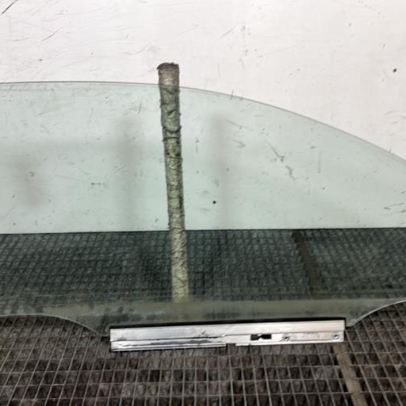 Vitre avant gauche OPEL CORSA C Photo n°4