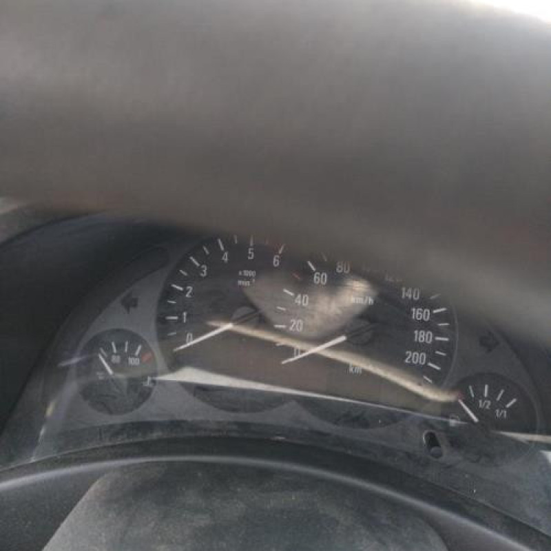 Vitre avant gauche OPEL CORSA C Photo n°19