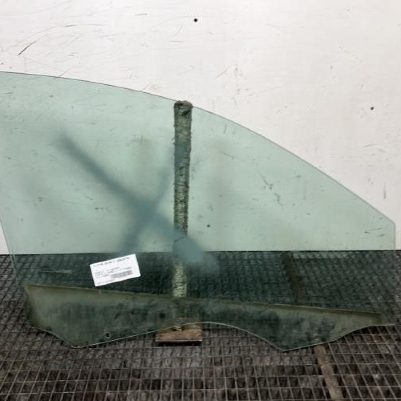 Vitre avant gauche RENAULT MEGANE 2 Photo n°4