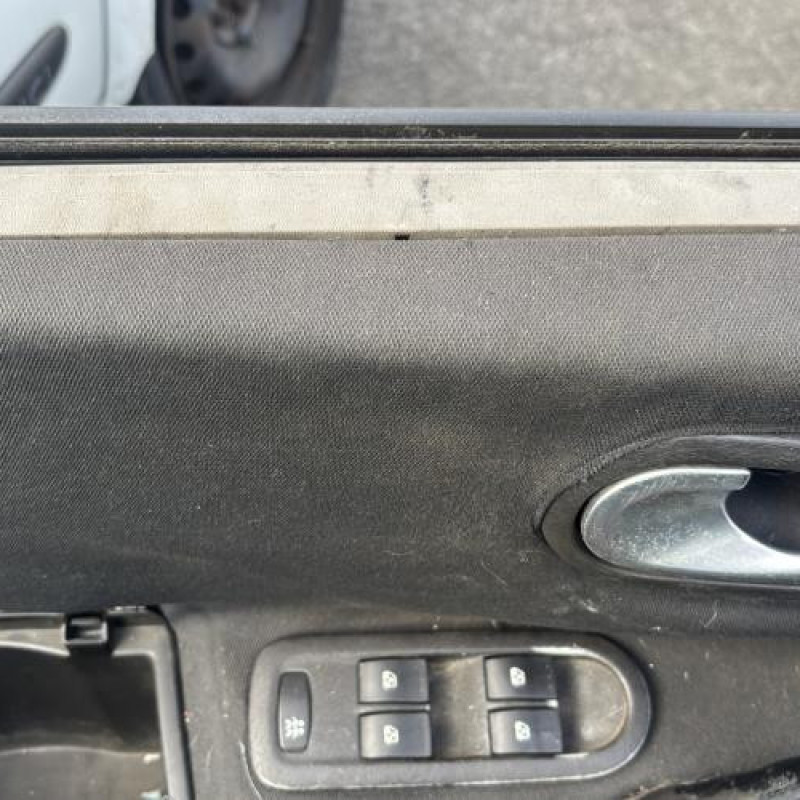 Vitre avant gauche RENAULT MEGANE 2 Photo n°15