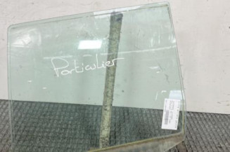 Vitre arriere gauche VOLKSWAGEN GOLF 4 Photo n°1