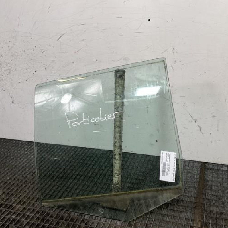 Vitre arriere gauche VOLKSWAGEN GOLF 4 Photo n°3