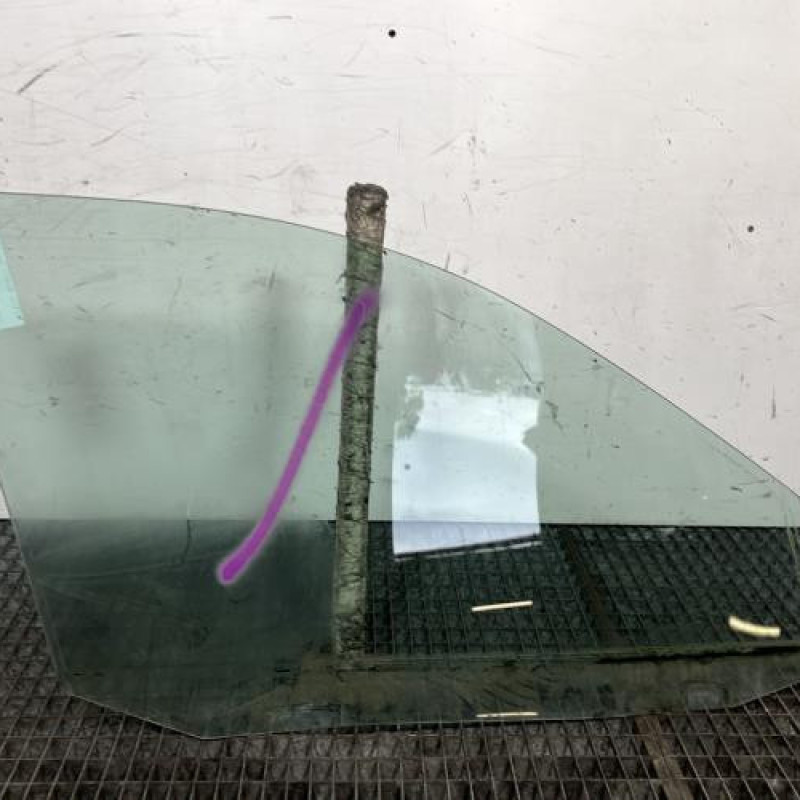 Vitre avant gauche VOLKSWAGEN GOLF 4 Photo n°4