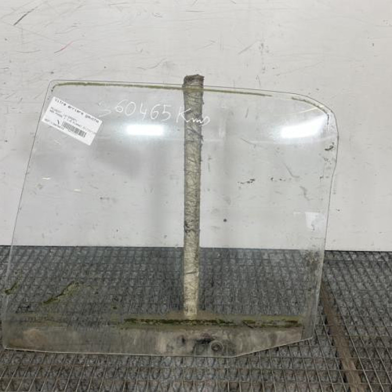 Vitre arriere gauche PEUGEOT 306 Photo n°1