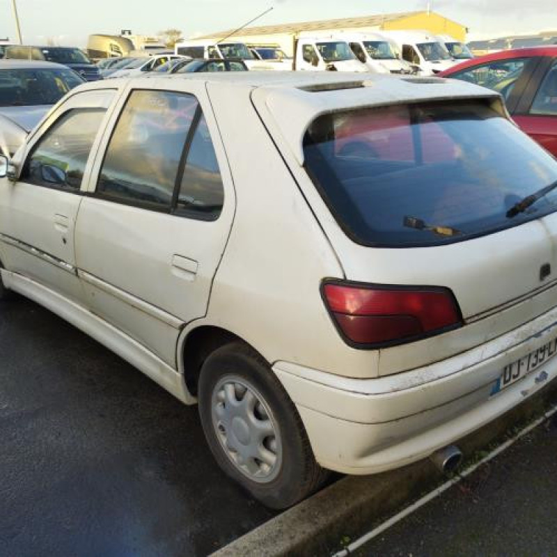 Vitre arriere gauche PEUGEOT 306 Photo n°8