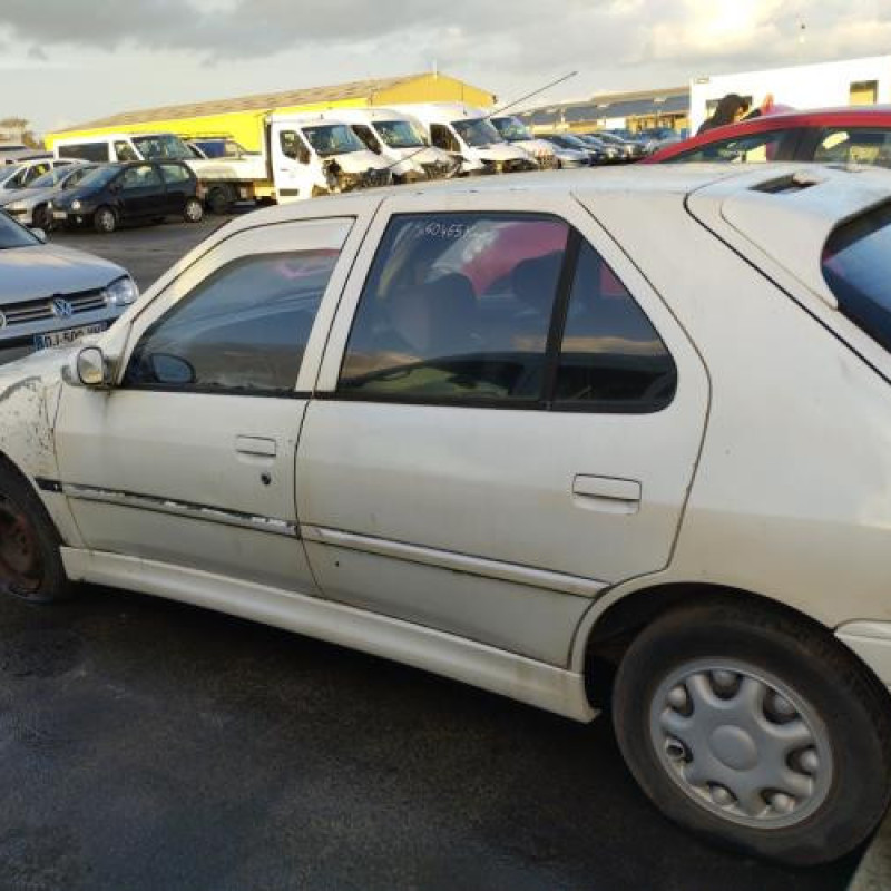 Vitre arriere gauche PEUGEOT 306 Photo n°10