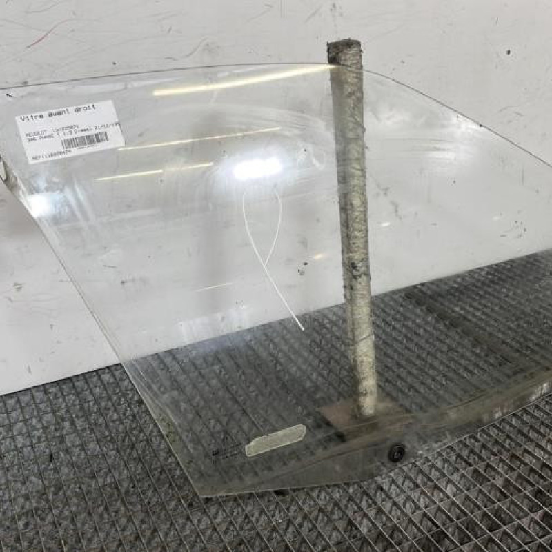 Vitre avant droit PEUGEOT 306 Photo n°3