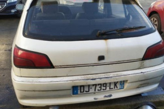 Vitre avant gauche PEUGEOT 306