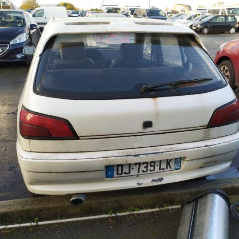 Vitre avant gauche PEUGEOT 306 Photo n°9