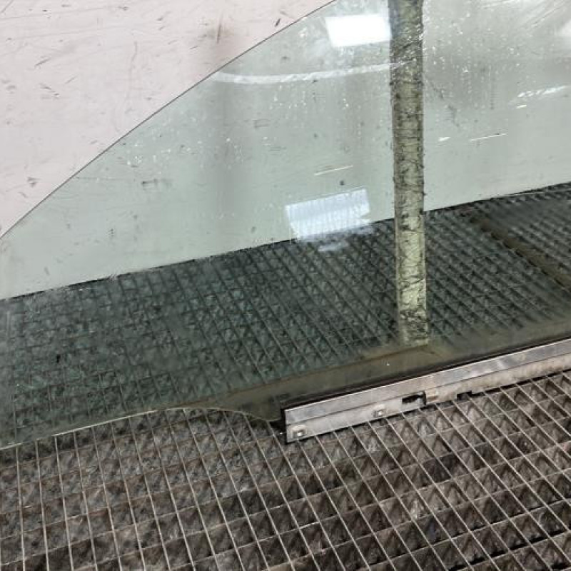 Vitre avant gauche OPEL CORSA C Photo n°2