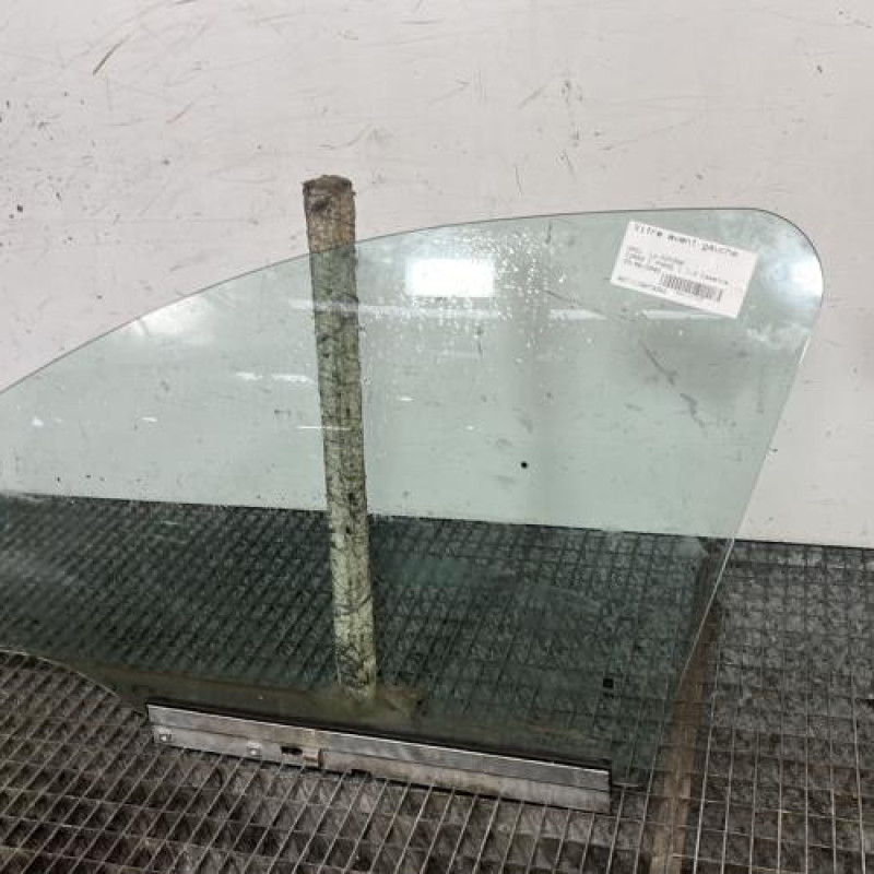 Vitre avant gauche OPEL CORSA C Photo n°3