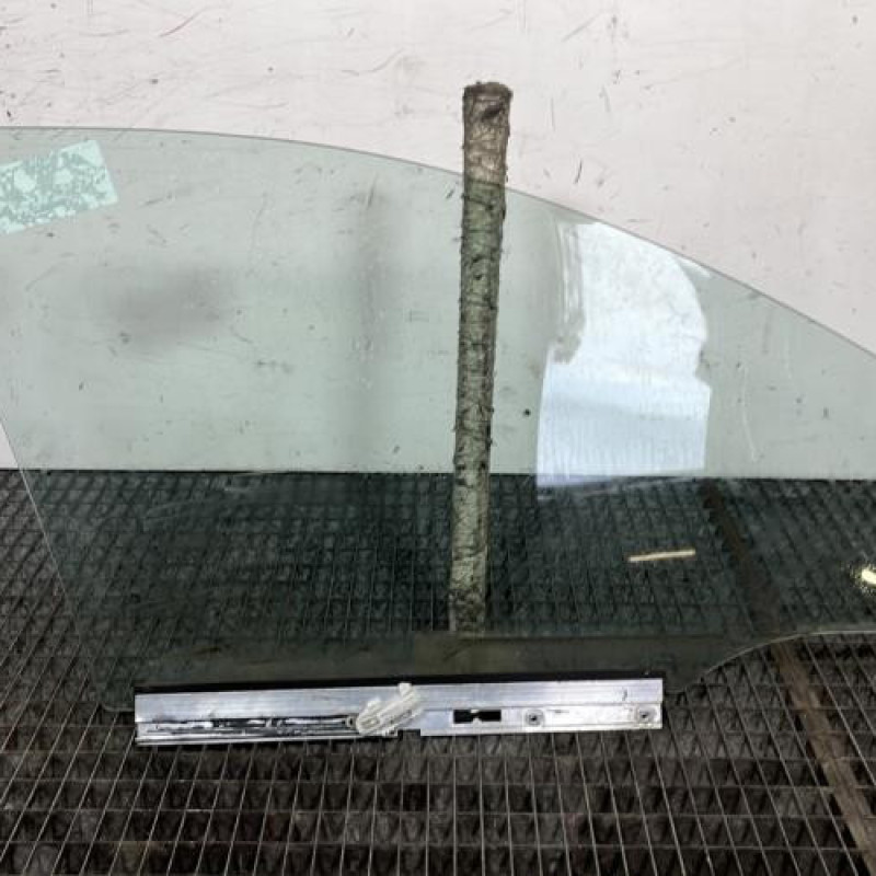 Vitre avant gauche OPEL CORSA C Photo n°4